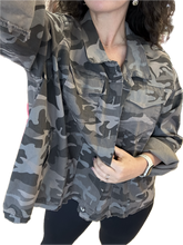 Load image into Gallery viewer, Made In Italy Camo Jacket