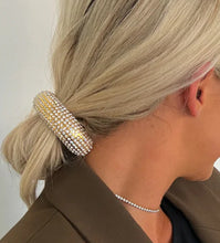 Load image into Gallery viewer, Chan Sutt Pearls Luxe Hair Tie