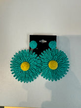 Load image into Gallery viewer, Flower Earrings