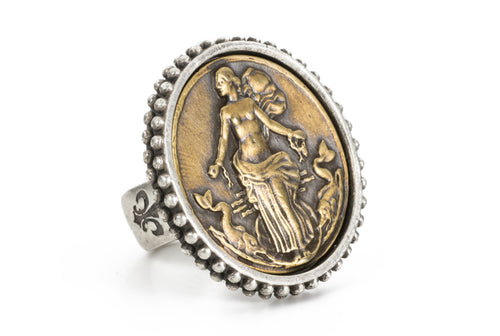 French Kande Pointe Bezel Ring with Le Havre Medallion